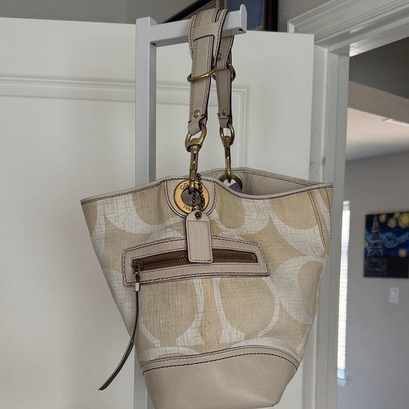 Coach Cream Designer Shoulder Bag - Picture 3 of 9